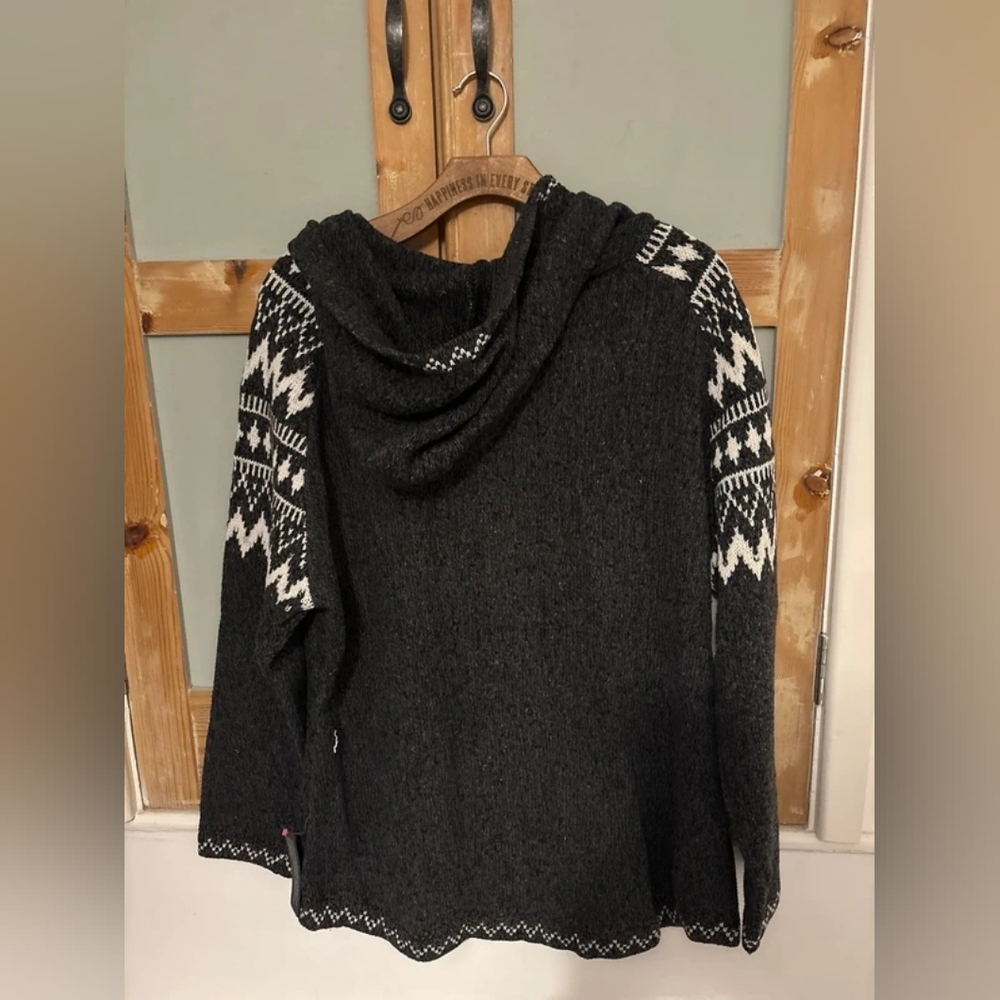 Black and White Hooded Cardigan - Picture 4 of 4